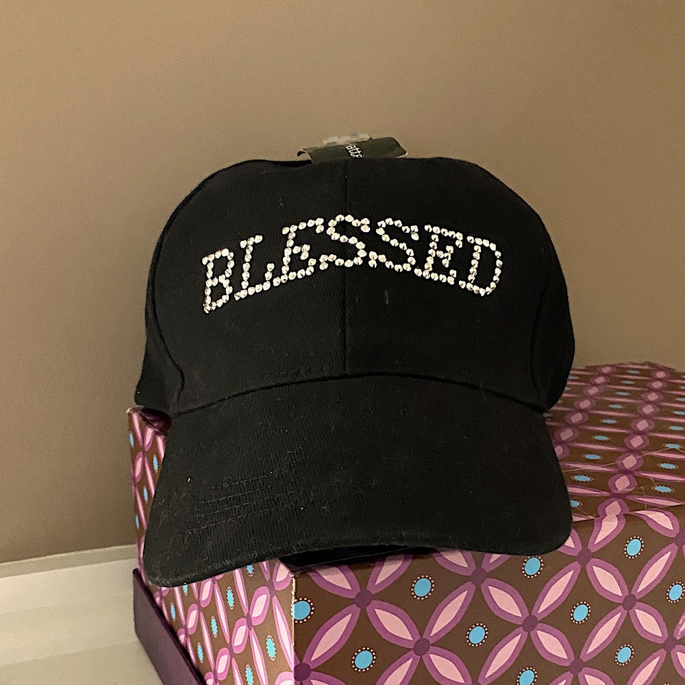 Black 'Blessed' Women's hat with a FREE pair of earrings or bracelet🛍️